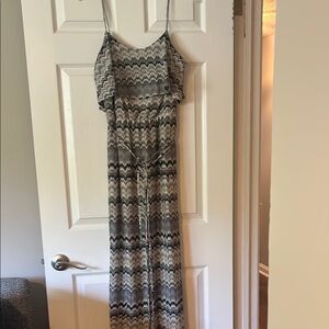 Gabby Skye Black and Gray Zigzag Maxi Dress